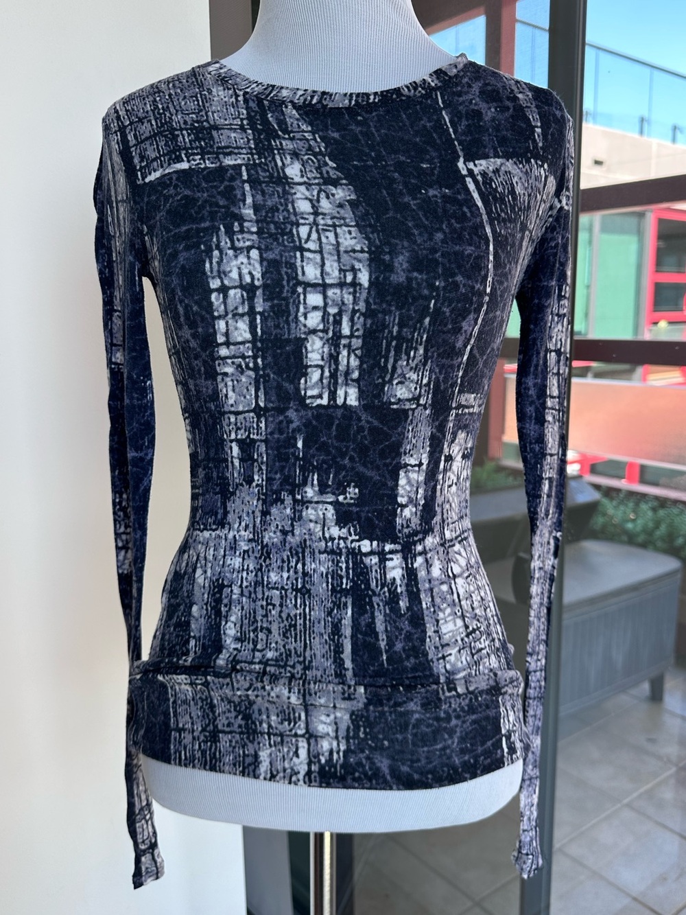 BCBGMaxAzria Black and White Abstract Crewneck Long-Sleeve Top